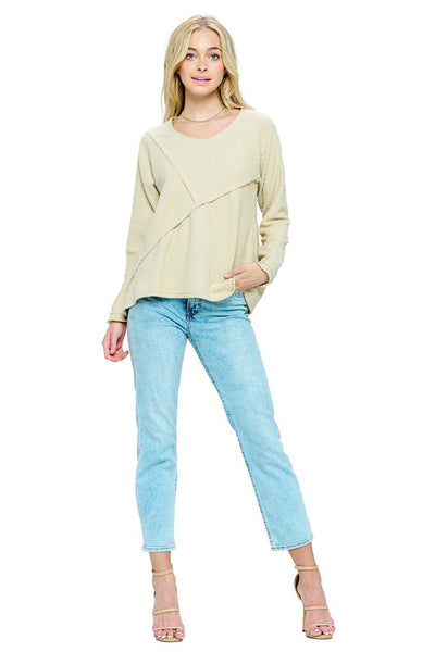 Top de corte sencillo con patchwork de canalé Tandi