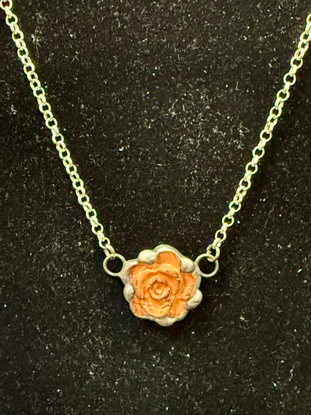 Collar de rosas delicadas de Art by Amy