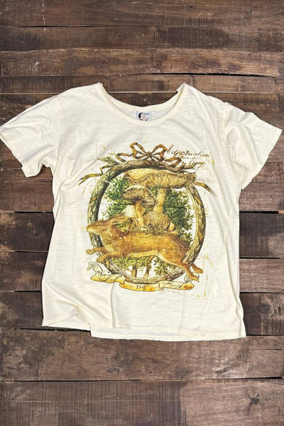 Camiseta Beatrix saltando sobre la danza lunar de Jaded Gypsy