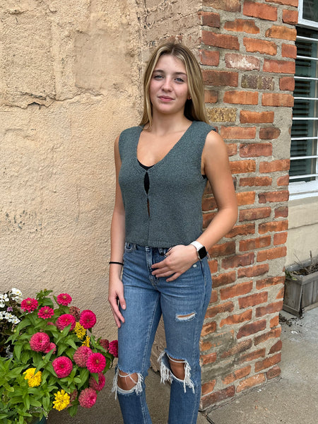 Chaleco tipo suéter con ganchos y ojales Holli