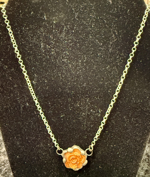 Collar de rosas delicadas de Art by Amy