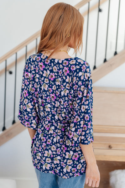 Top peplum Dearest Dreamer con estampado floral azul marino