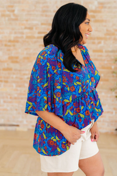 Top peplum Dreamer en azul real y rojo abstracto