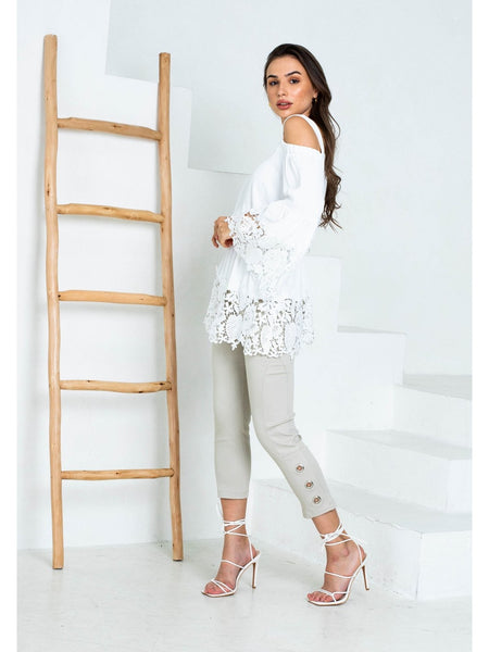 Pantalones capri Aveline con ojales de Artex Fashions