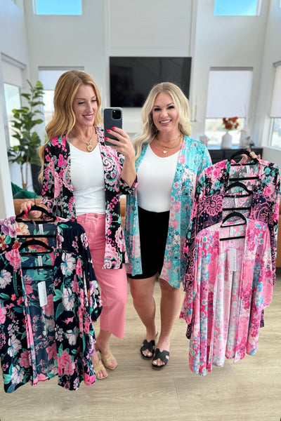 Cárdigan Lizzy con estampado floral negro y rosa