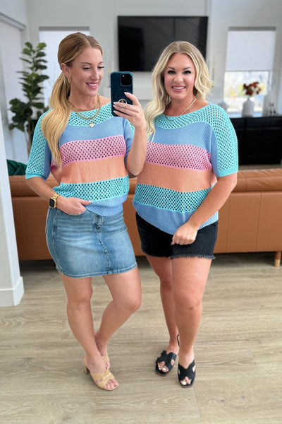 Suéter de rayas de punto suelto de un amigo