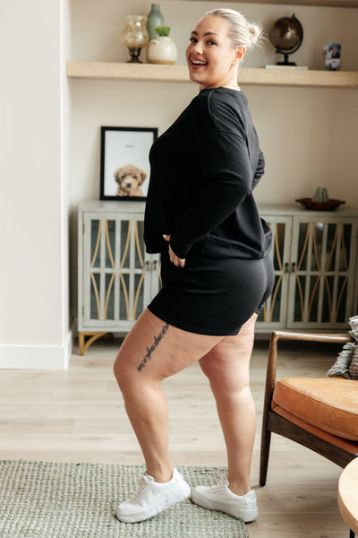 Conjunto de top de manga larga y pantalones cortos con detalles