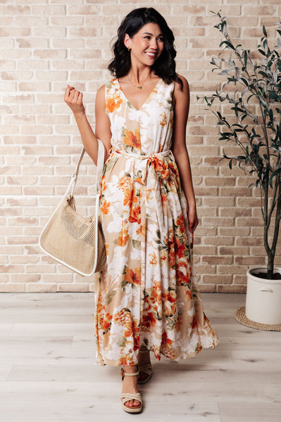 Vestido floral con escote en V It's All Sunshine en color naranja - ¡EXCLUSIVO ONLINE!