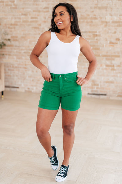 Top de control de tiro alto Jenna con puños y pantalones cortos azules Judy en verde - ¡EXCLUSIVO EN LÍNEA!