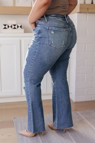 Kiana High Rise Heavy Destroy Flare Judy Blue Jeans - ¡EXCLUSIVO EN LÍNEA!