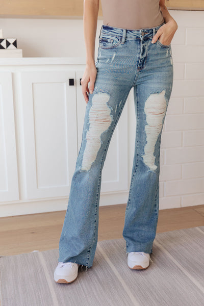 Kiana High Rise Heavy Destroy Flare Judy Blue Jeans - ¡EXCLUSIVO EN LÍNEA!
