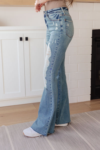 Kiana High Rise Heavy Destroy Flare Judy Blue Jeans - ¡EXCLUSIVO EN LÍNEA!