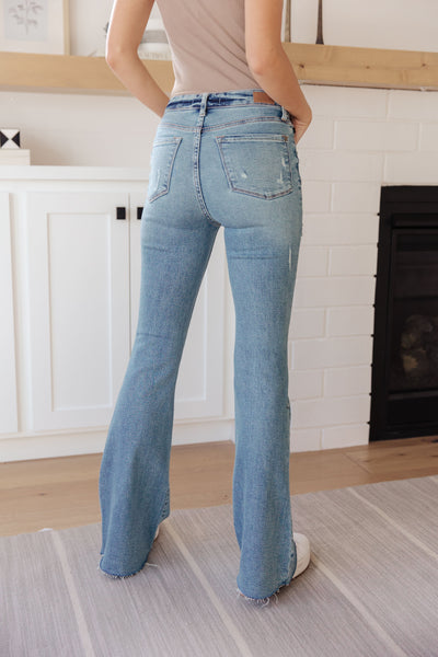 Kiana High Rise Heavy Destroy Flare Judy Blue Jeans - ¡EXCLUSIVO EN LÍNEA!