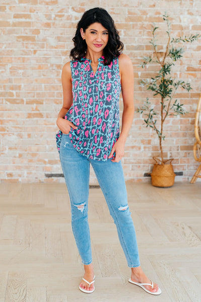 Camiseta sin mangas Lizzy en color menta y leopardo rosa