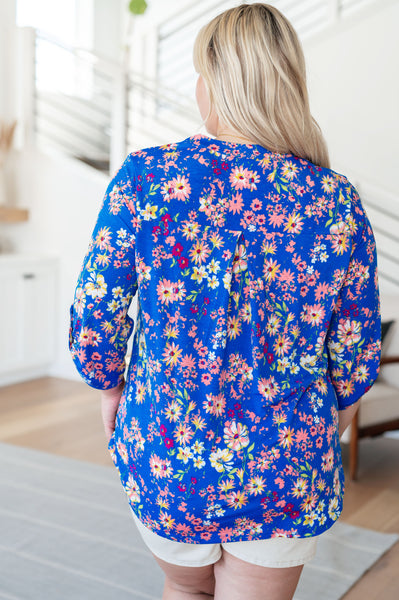 Lizzy Top en estampado floral azul real y ruborizado