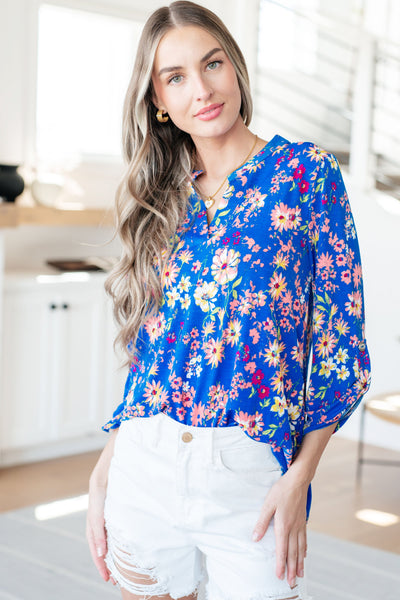 Lizzy Top en estampado floral azul real y ruborizado