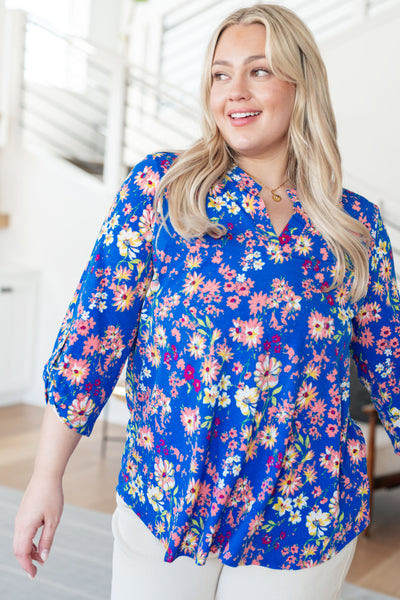 Lizzy Top en estampado floral azul real y ruborizado