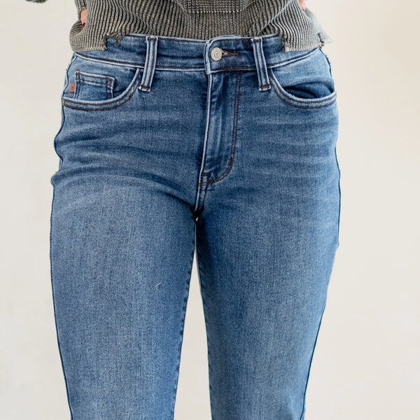 82621 Vaqueros azules Judy de tiro medio con corte acampanado térmico Allegra