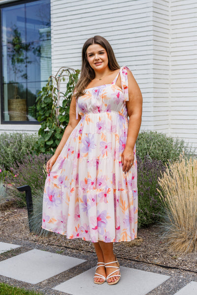 Vestido midi floral con pétalos pastel