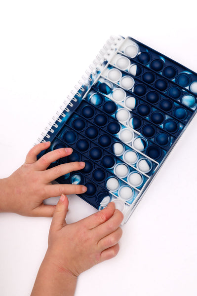 Cuaderno de espiral con diseño de mármol azul