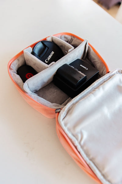 Estuche organizador de cables de viaje en color rosa