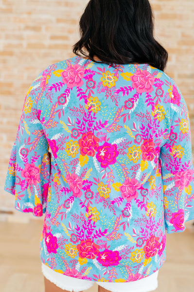 Blusa Willow con mangas acampanadas y estampado floral azul brillante
