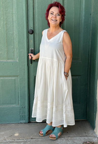 Cendu V-Neck Sleeveless Dress w/ Layered Eyelet Hem by Paper Lace