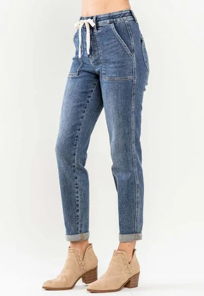 88779 Nya Joggers de tiro alto con puños y cordón de Judy Blue Jeans