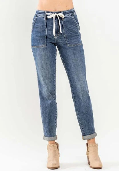 88779 Nya Joggers de tiro alto con puños y cordón de Judy Blue Jeans