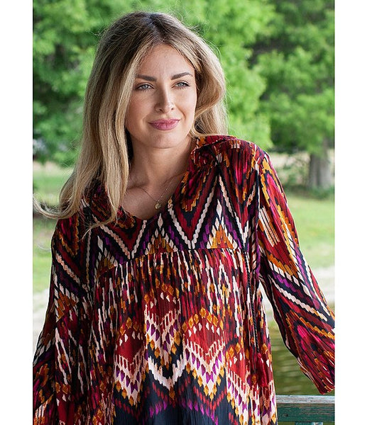 11834 Top con dobladillo de borlas y manga larga con cuello en V y estampado tejido Lara de Caite & Kyla