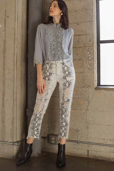 277 Zari Vaqueros de mezclilla con serpiente blanca