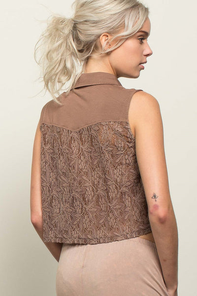 Top con botones de crochet en la espalda y cuello Gayla de 101