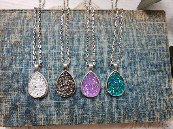 Collar con drusa en forma de lágrima 365 Oakley