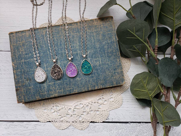 Collar con drusa en forma de lágrima 365 Oakley