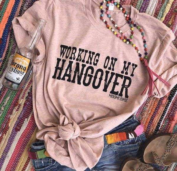 743 Cassie está trabajando en mi resaca Camiseta gráfica