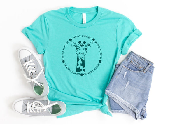 20798 Audie abraza una camiseta con autismo diferente