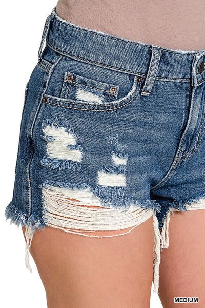 Shorts vaqueros desgastados de talle bajo Kasey de Zenana