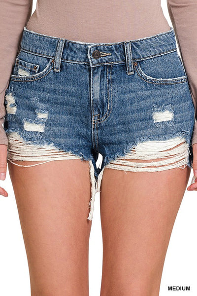 Shorts vaqueros desgastados de talle bajo Kasey de Zenana