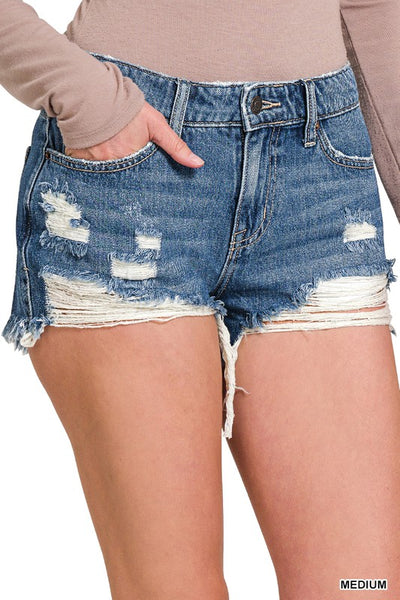 Shorts vaqueros desgastados de talle bajo Kasey de Zenana