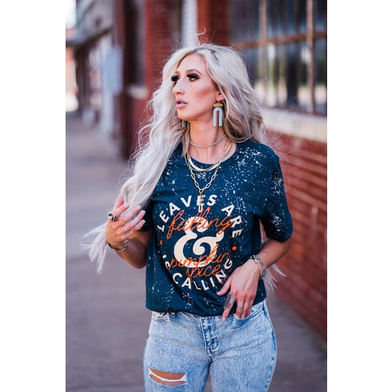 Las hojas están cayendo blanqueadas Camiseta gráfica