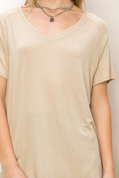 Top extragrande con cuello en V color avena Carlene