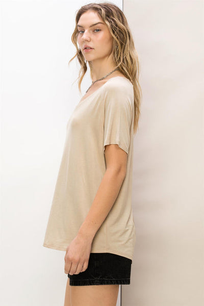 Top extragrande con cuello en V color avena Carlene