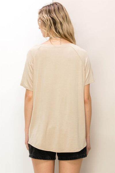 Top extragrande con cuello en V color avena Carlene