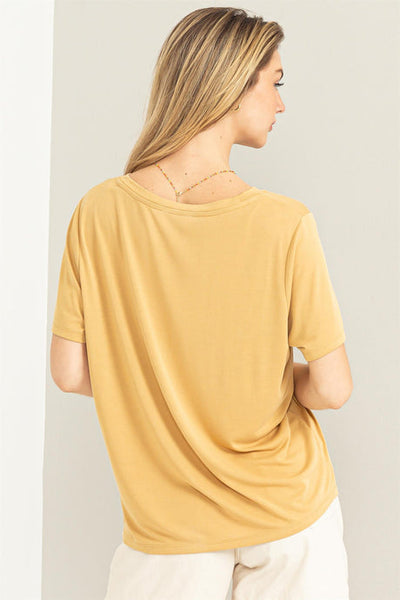 Top básico de modal con cuello en V Judi