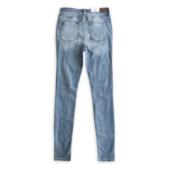 82406 Vaqueros pitillo de tiro alto para chica alta con detalles muy desgastados Judy Blue Jeans