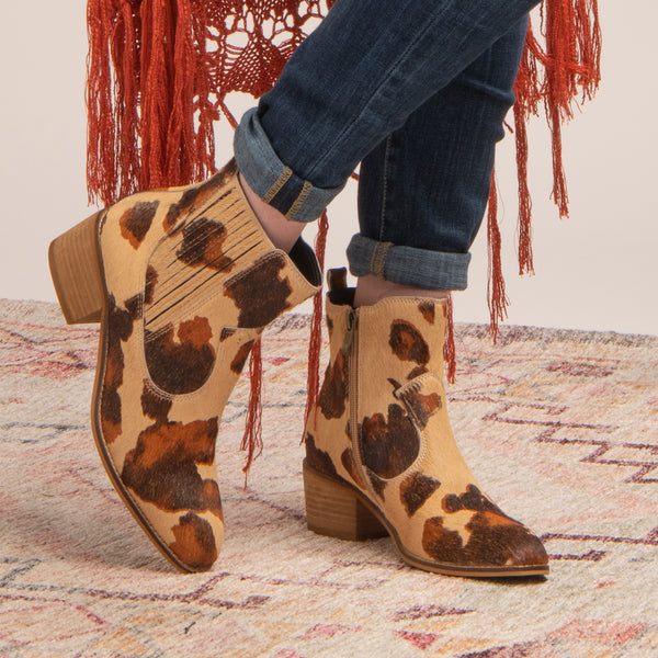 809966 Botas con estampado de vaca encantadoras de Corky