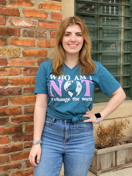 14019 Josie Who Am I NOT to Change the World? Graphic T-Shirt