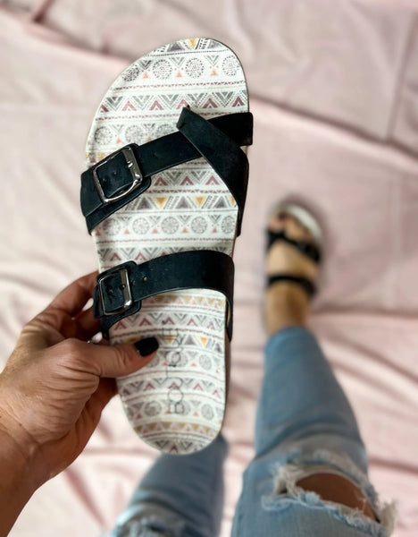 405087 Sandalias con líneas bronceadas metálicas negras de Corky