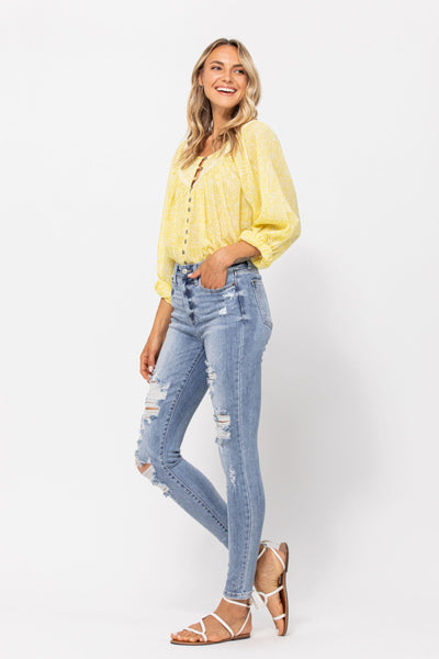 82293 Kady Vaqueros ajustados en color azul Judy, de talle alto, con lejía y salpicaduras