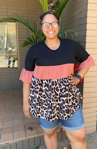 20979-6750 Top con estampado de leopardo y bloques de color Jada